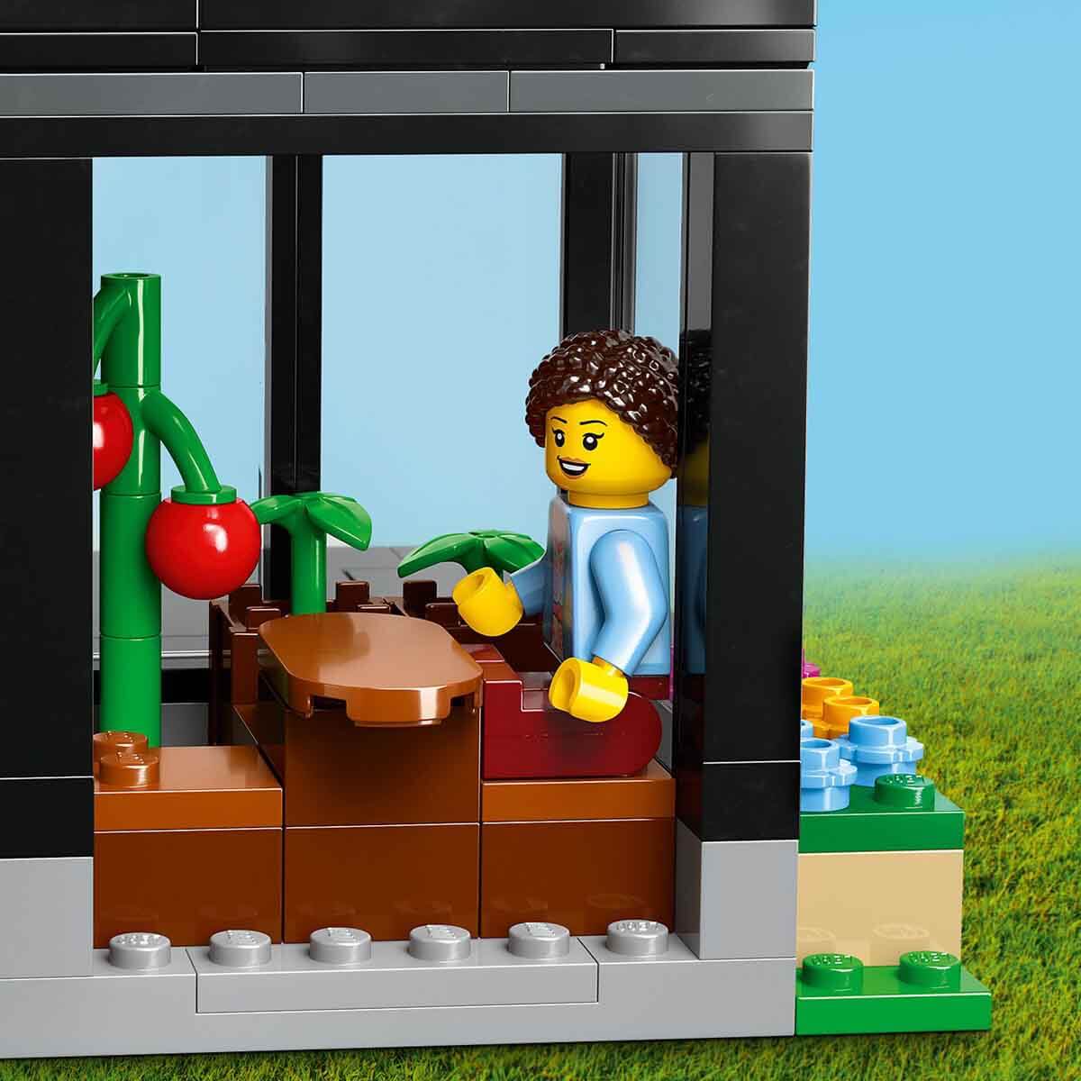 undefined - 057c0_LEGO_City_Aile_Evi_ve_Elektrikli_Araba_60398.jpg
