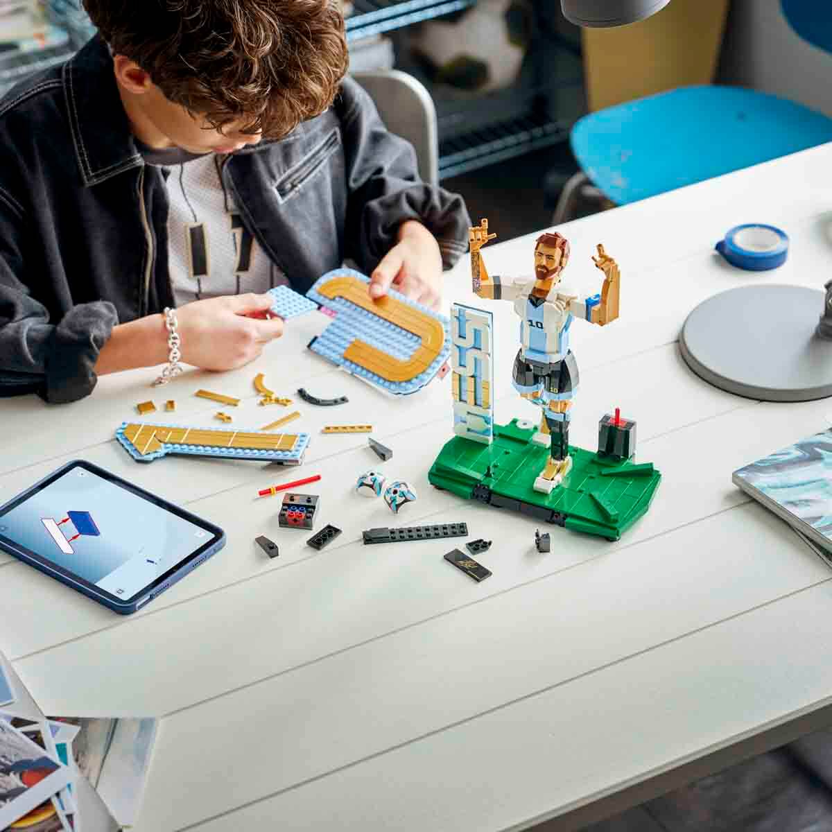 undefined - 06609_LEGO_Editions_Lionel_Messi__Futbol_Efsanevi_43015_.jpg
