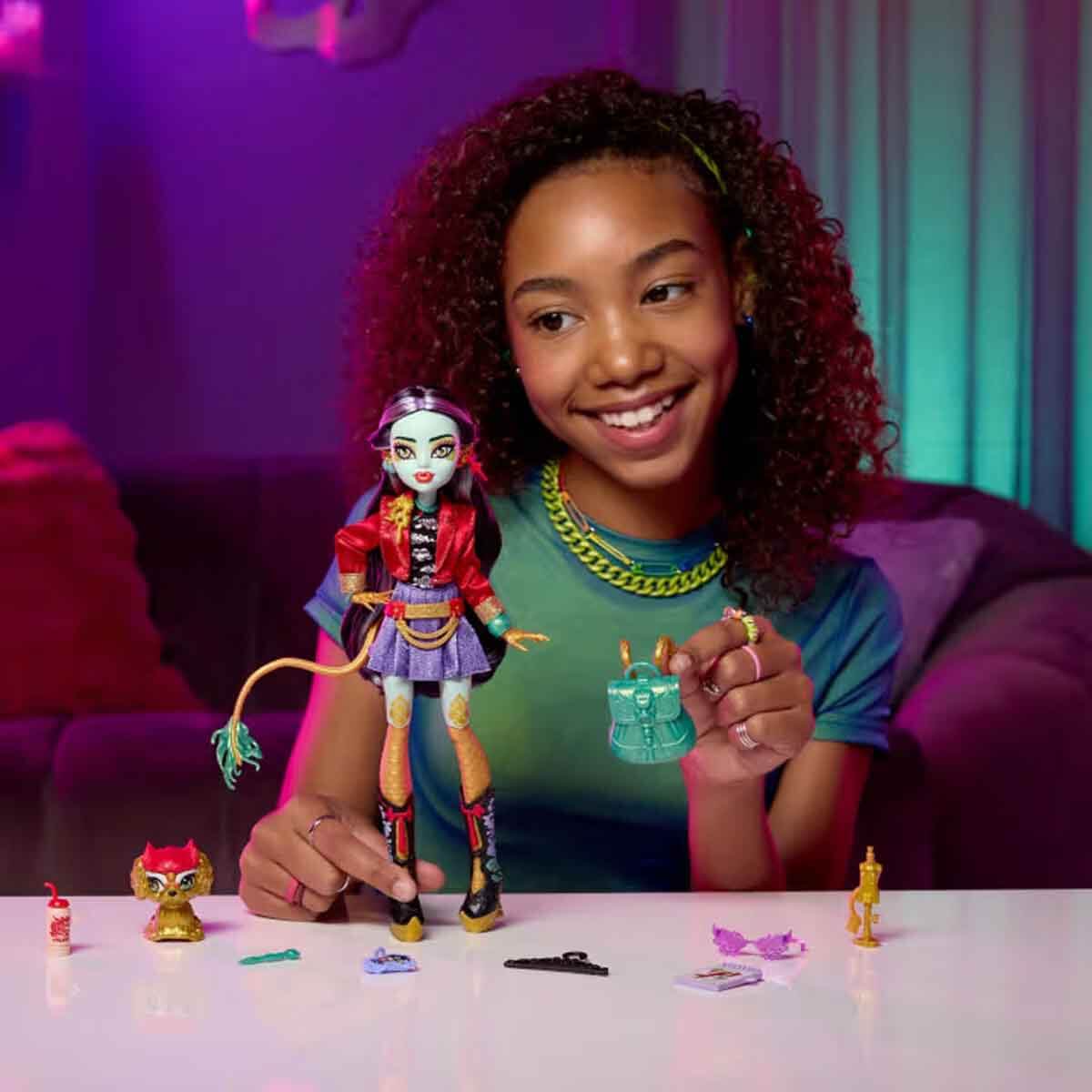 undefined - 07634_Monster_High_Ana_Karakter_Bebekler_HPD53.jpg