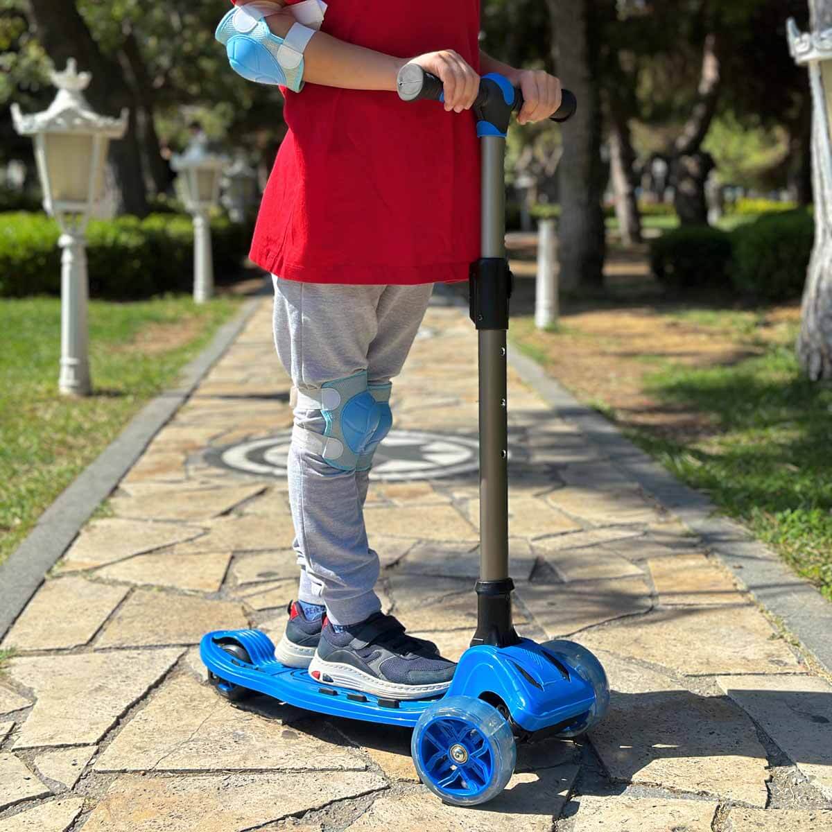 undefined - 09b80_Cool_Wheels_3_Tekerlekli_Isikli_Maxi_Scooter_Mavi.jpg