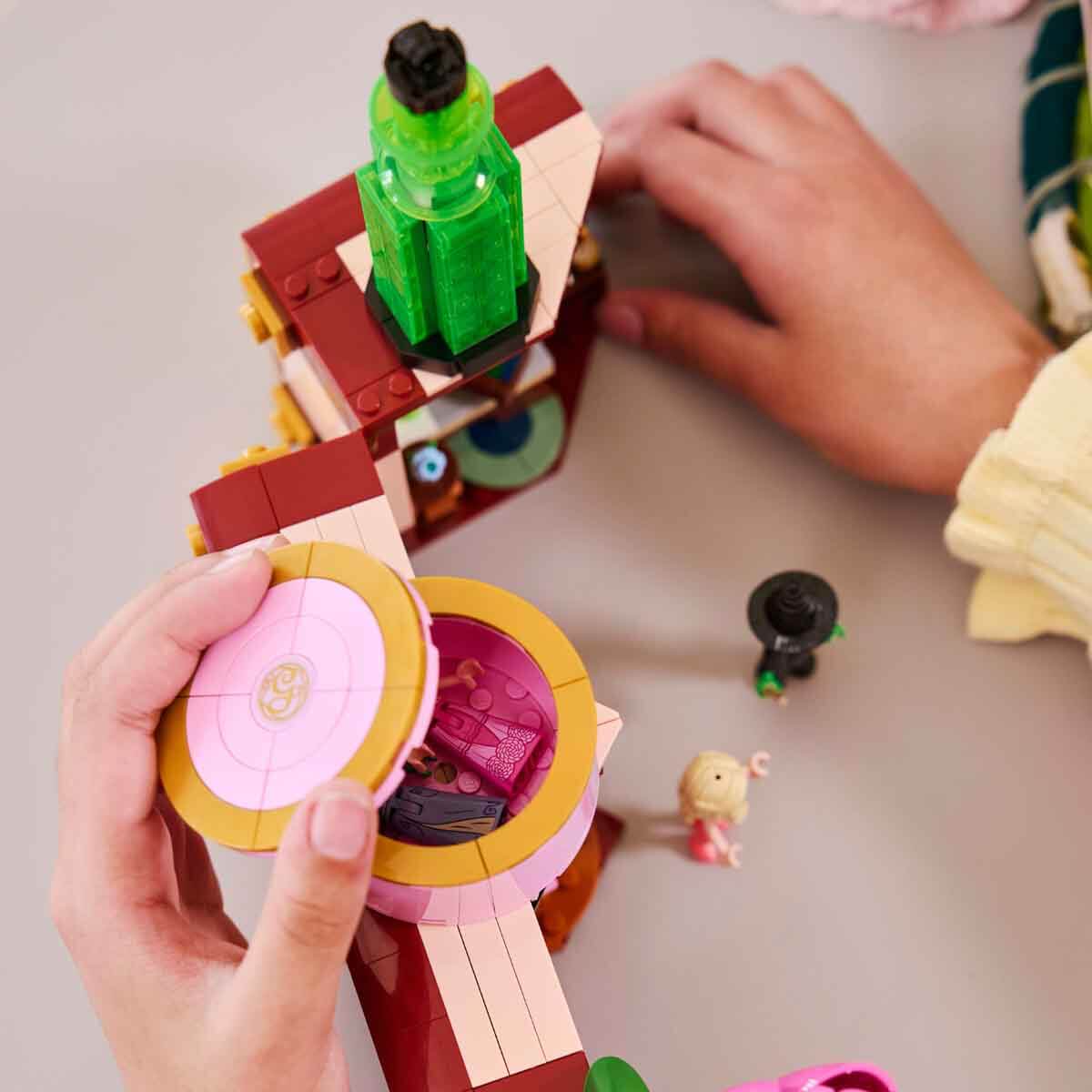 undefined - 104d3_LEGO_Wicked_Glinda_ve_Elphabanin_Yurdu_75683_.jpg