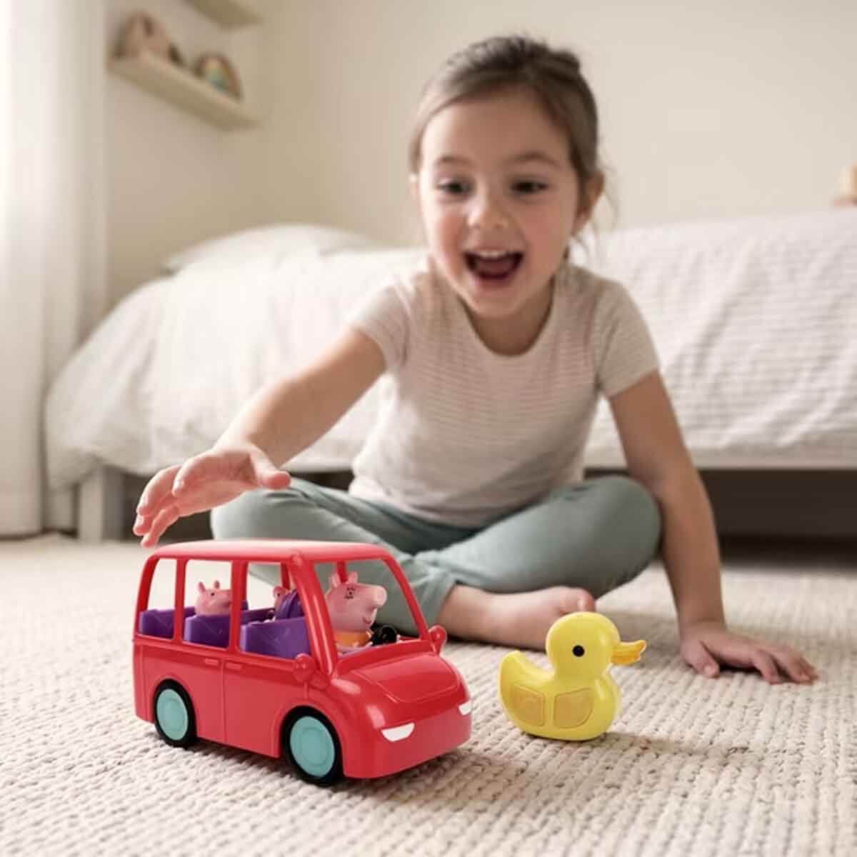 undefined - 10a0f_Peppa_Pig_Uzaktan_Kumandali_Aile_Arabasi.jpg