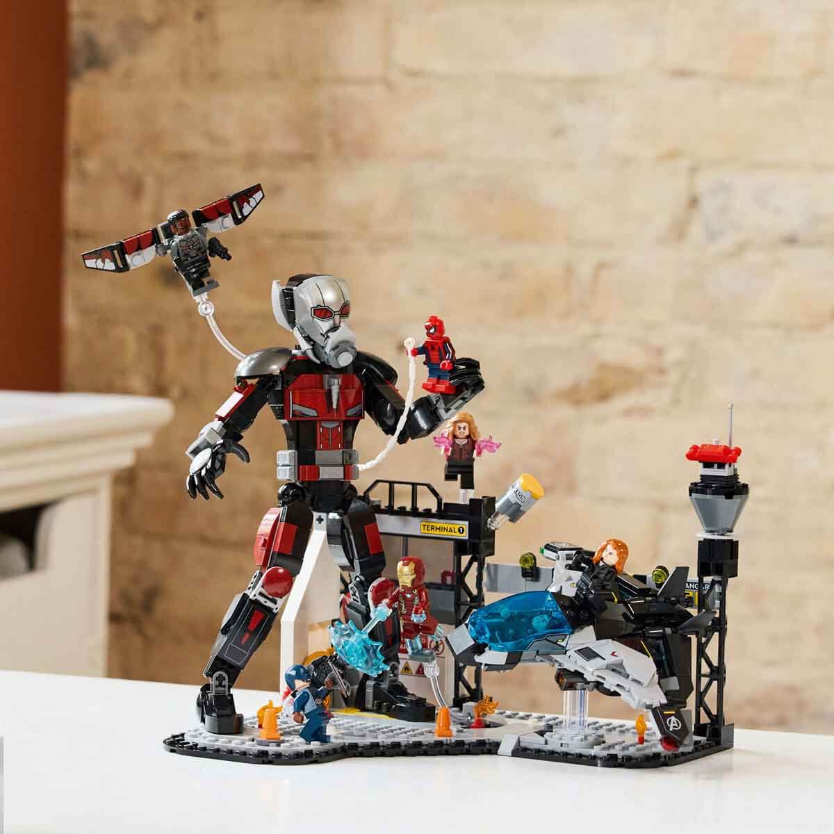 undefined - 11123_LEGO_Marvel_Kaptan_Amerika_Kahramanlarin_Savasi_Ak.jpg
