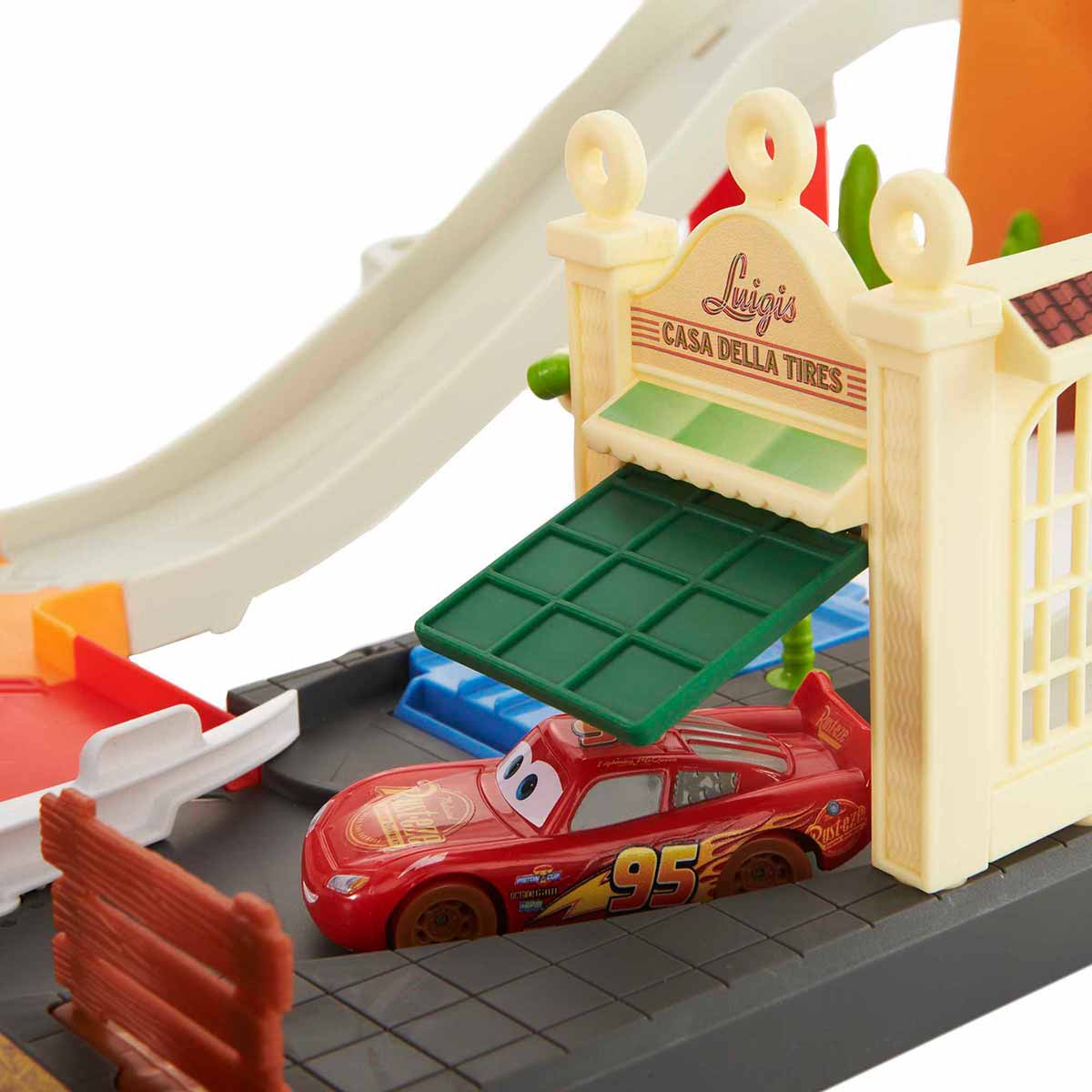 undefined - 11915_Disney_Pixar_Cars_Yaris_Heyecani_Oyun_Seti_HDN02.jpg