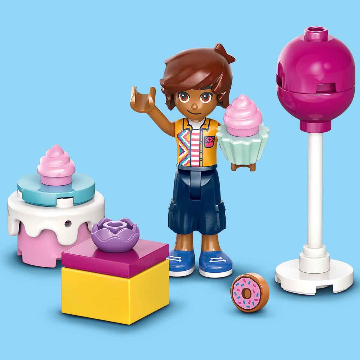 undefined - 13be4_LEGO_Friends_Tek_Boynuzlu_At_Pasta_Dagitim_Arabasi.jpg