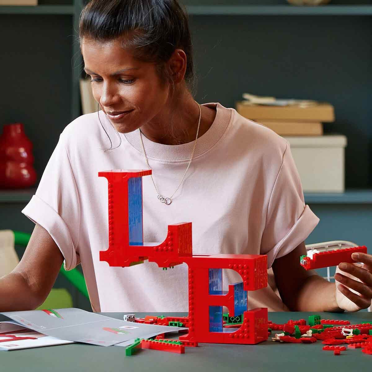 LEGO Art LOVE 31214 - Yetişkinler için Hediyelik Dekoratif Model