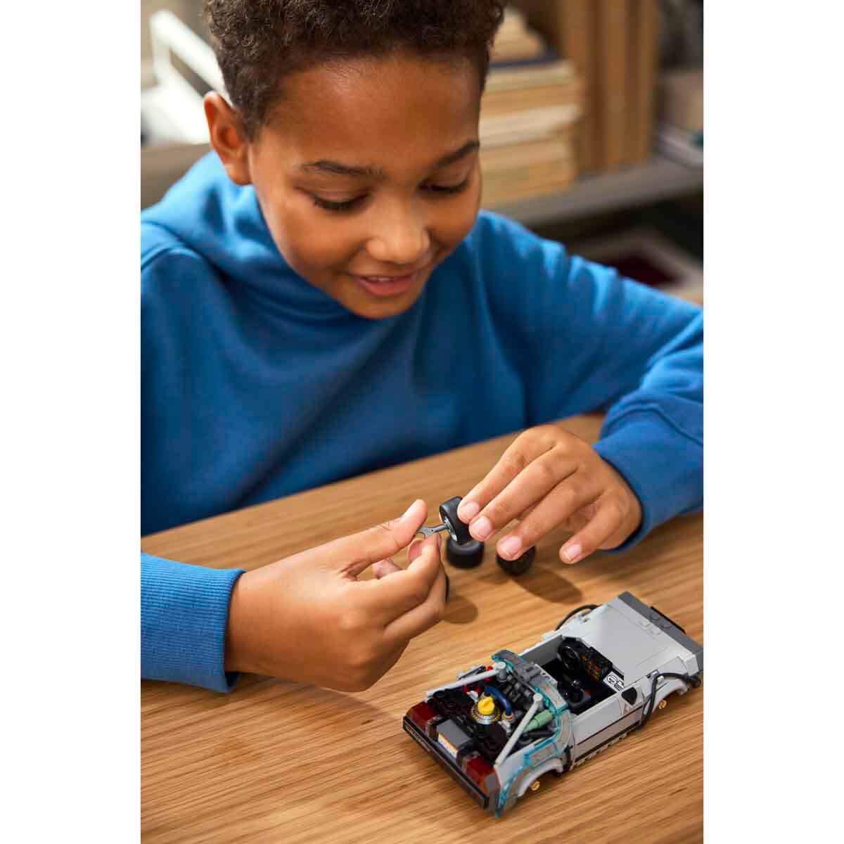 undefined - 1460b_LEGO_Speed_Champions_Gelecege_Donusten_Zaman_Makin.jpg