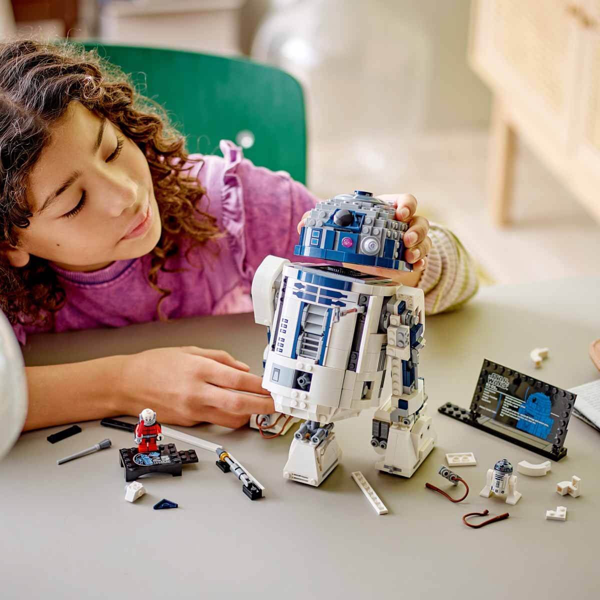 undefined - 14c90_LEGO_Star_Wars_R2_D2_75379_.jpg