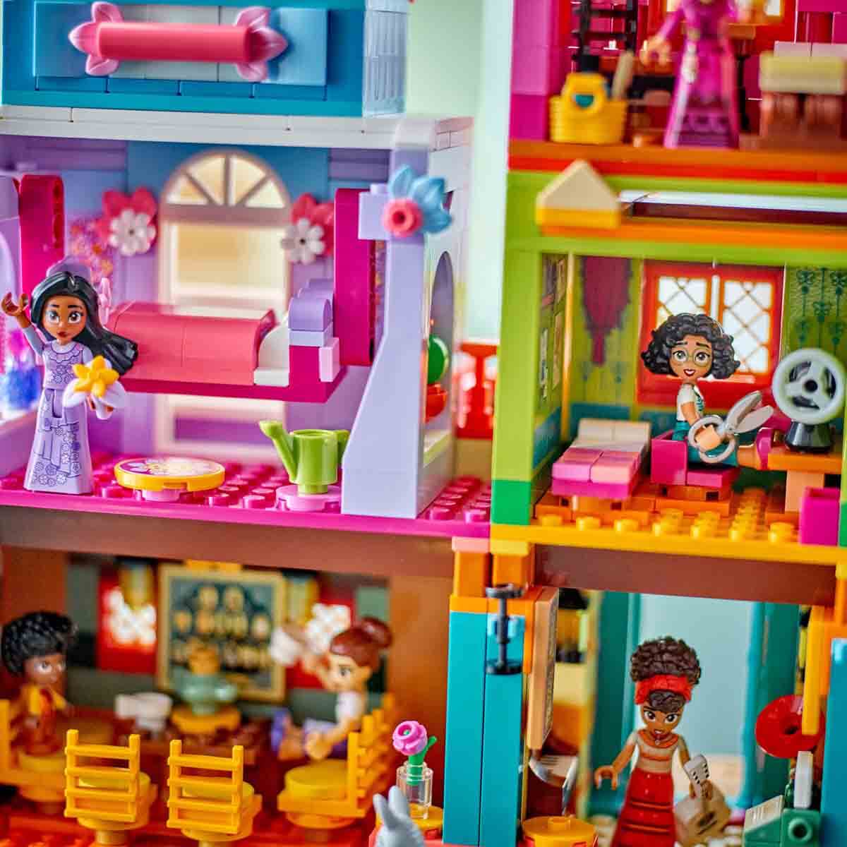 undefined - 15976_LEGO_Disney_Enkanto_Sihirli_Madrigal_Evi_43245_.jpg
