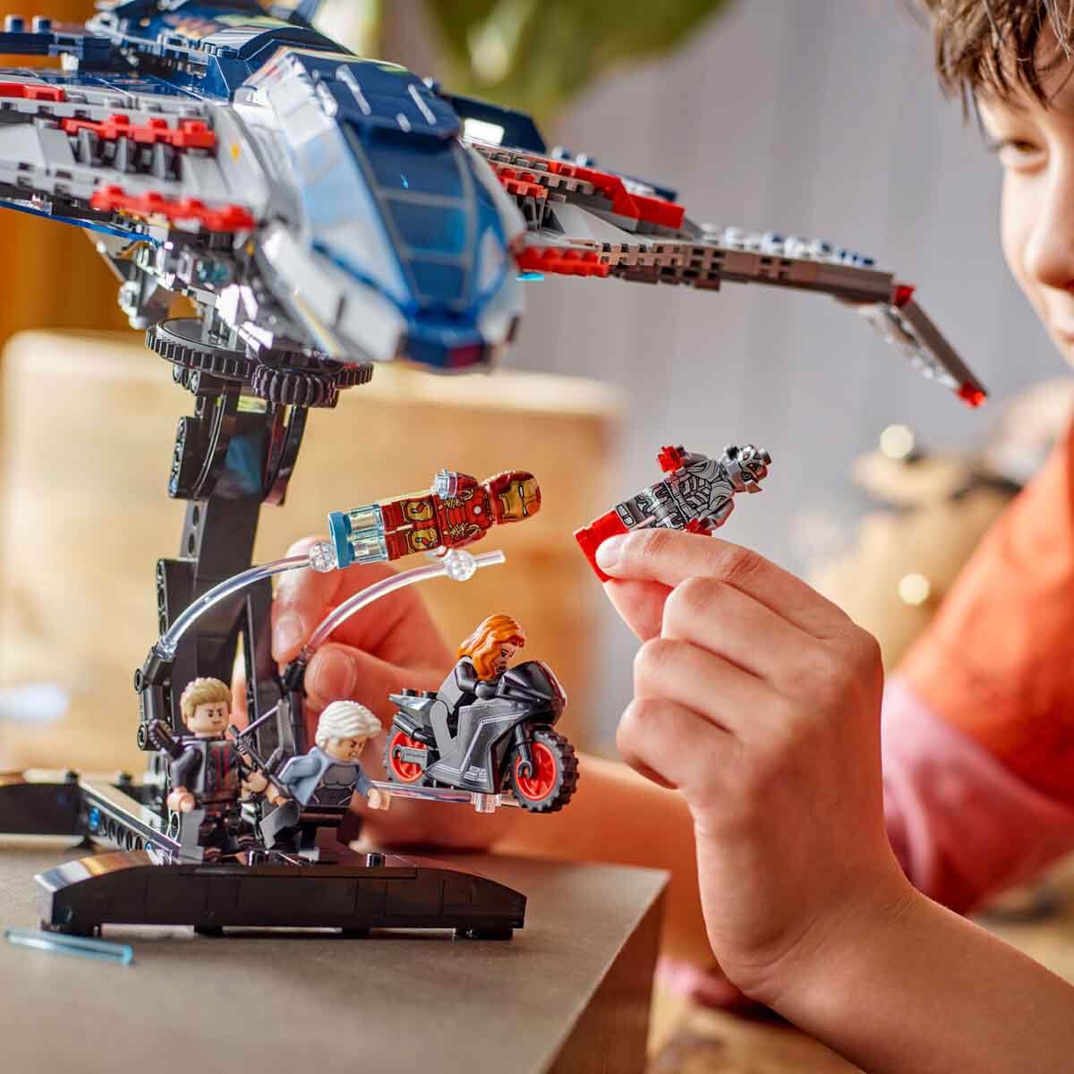 undefined - 16a11_LEGO____Marvel_Avengers_Ultron_Cagi_Quinjet_76325_.jpg