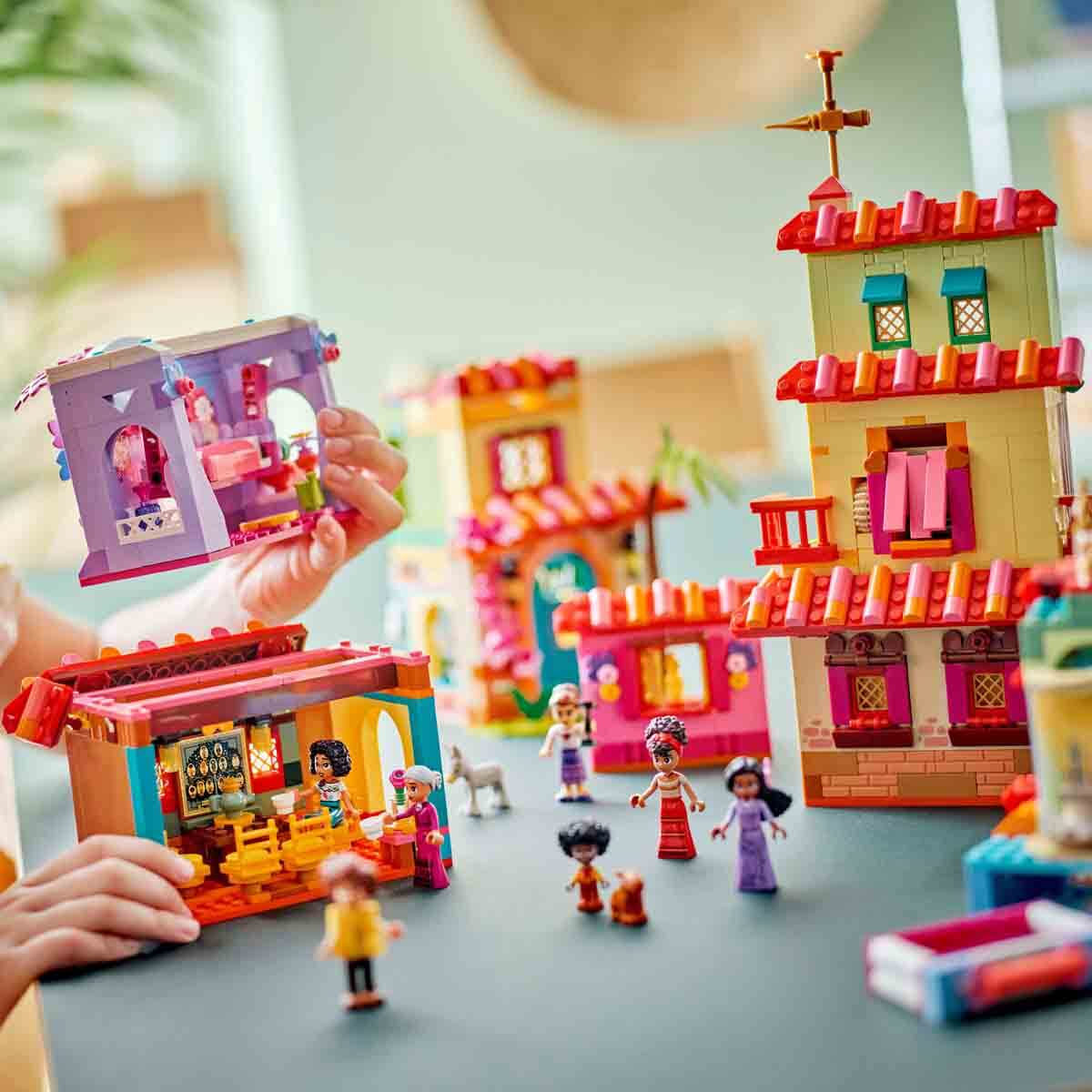 undefined - 1a0aa_LEGO_Disney_Enkanto_Sihirli_Madrigal_Evi_43245_.jpg
