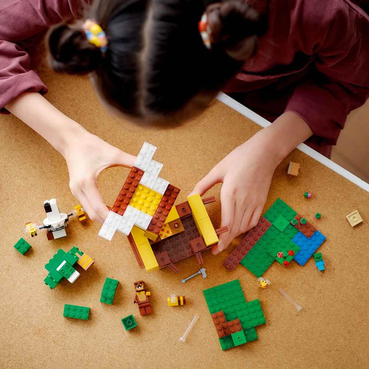 undefined - 1a422_LEGO_Minecraft_Ari_Evi_21241.jpg