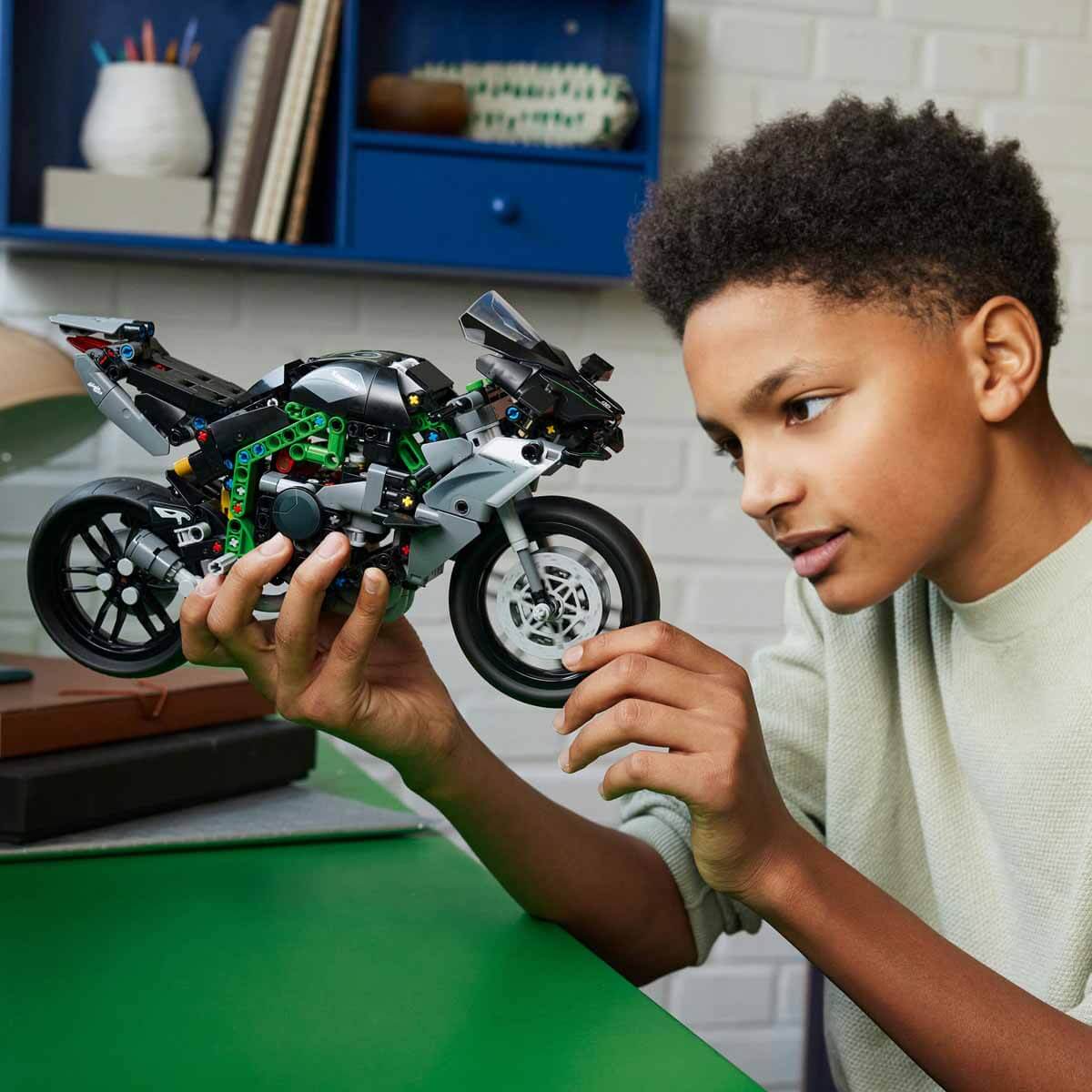 LEGO Technic Kawasaki Ninja H2R Motosiklet 42170 - 10 Yaş ve Üzeri