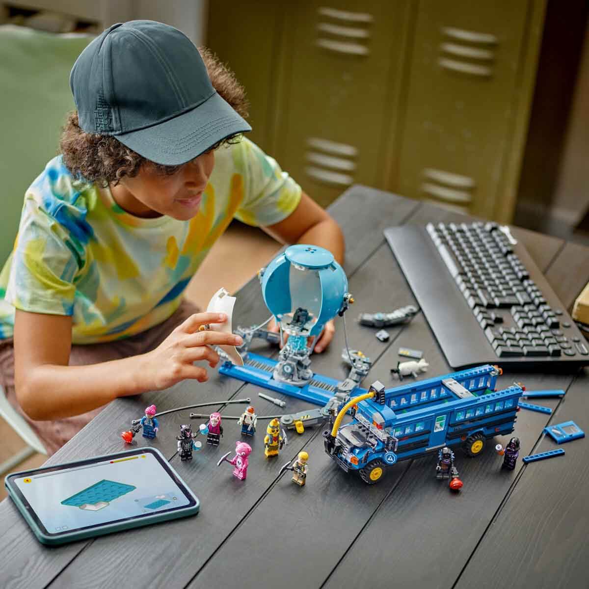 undefined - 1f66a_LEGO_Fortnite_Savas_Otobusu_77073_.jpg