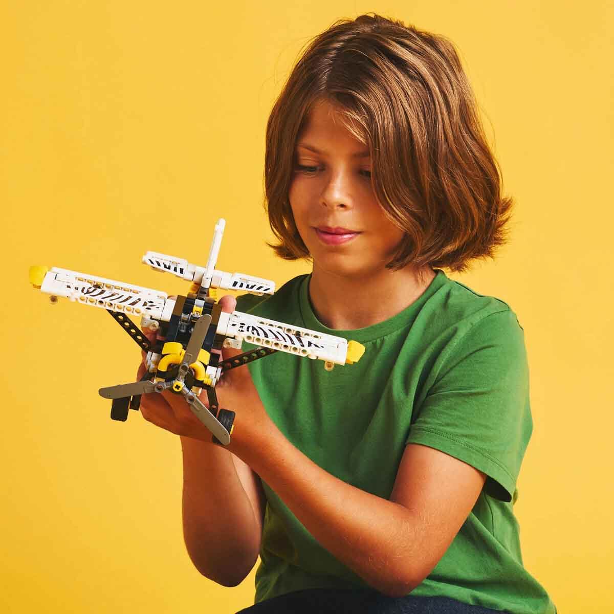 LEGO Technic Arazi Uçağı 42198 - 8 Yaş ve Üzeri Çocuklar için