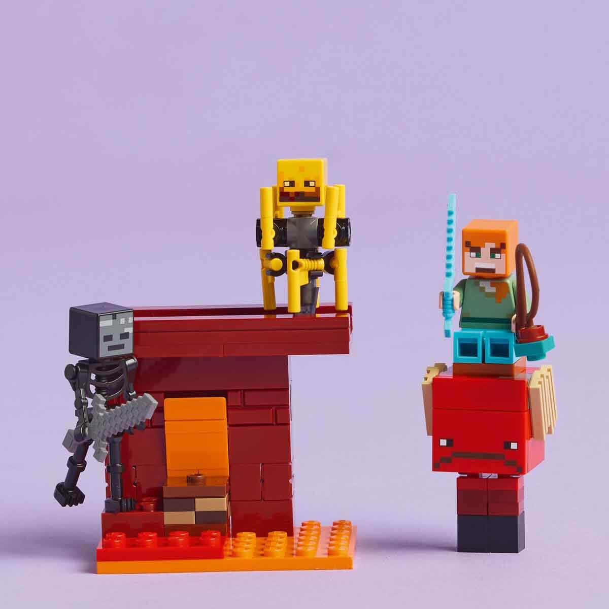 undefined - 21d5b_LEGO_Minecraft_Nether_Lav_Savasi_21266_.jpg