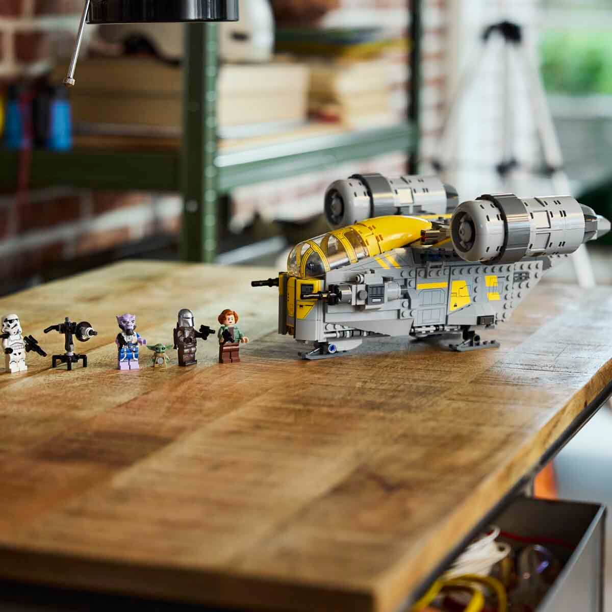 undefined - 22a70_LEGO_Star_Wars__Mandalorian_ve_Grogu_Razor_Crest_7.jpg