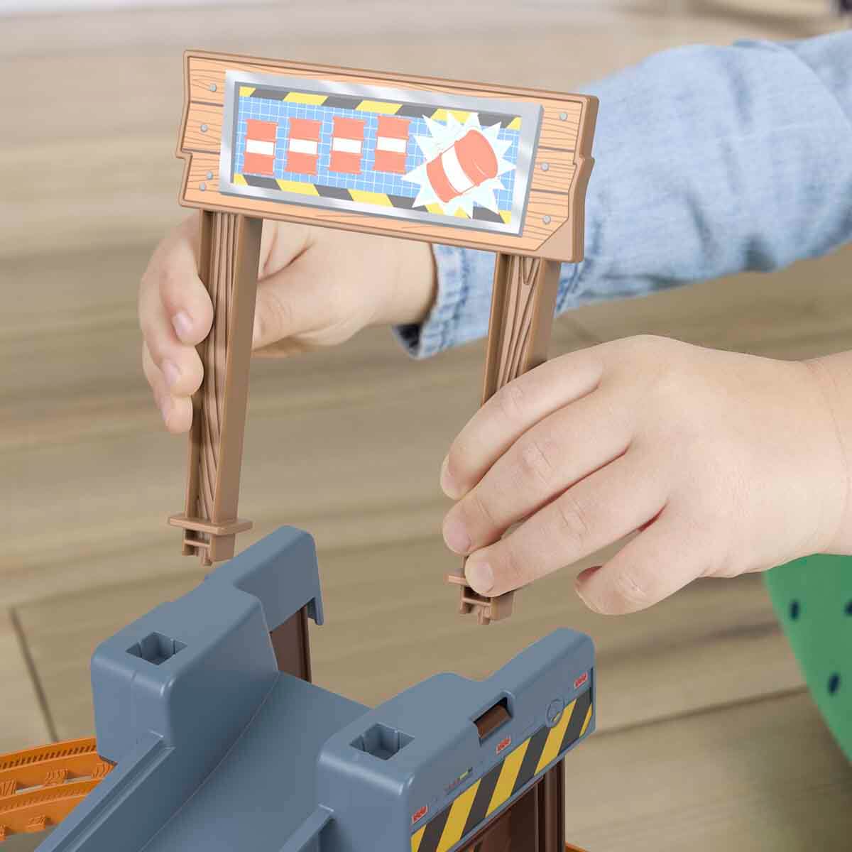 undefined - 23a69_Fisher_Price_Thomas_ve_Arkadaslari_Diesel_Yukleme_.jpg