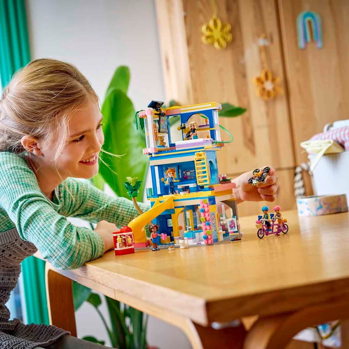 undefined - 25257_LEGO_Friends_Heartlake_Sehri_Friends_Kulup_Evi_426.jpg
