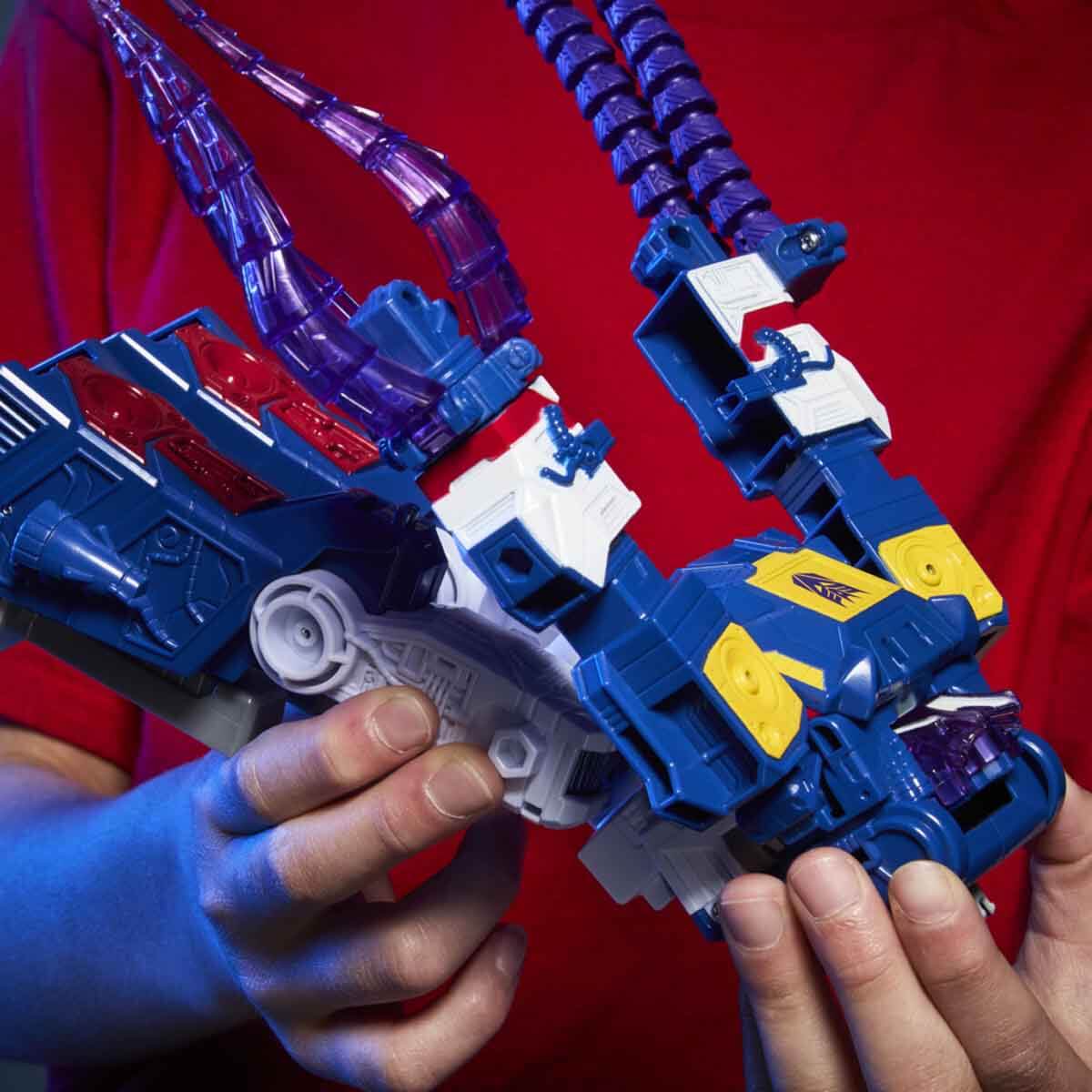 undefined - 28315_Transformers_Cyberworld_Soundwave_Figuru.jpg