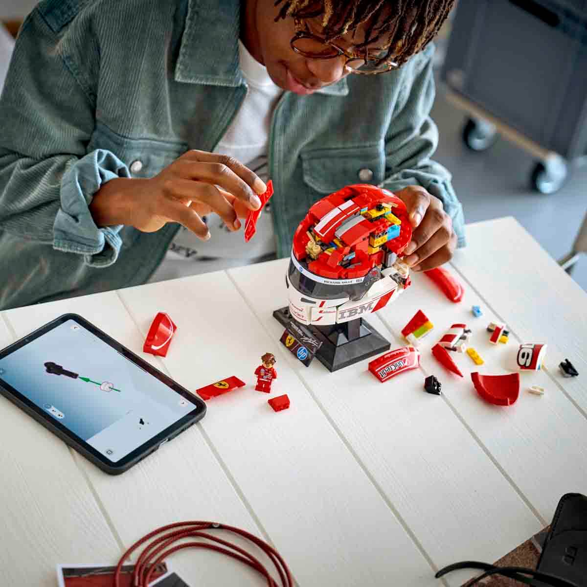 専用ページ LEGO Editions Scuderia Ferrari HP Charles Leclerc Kaskı 43014 - 14