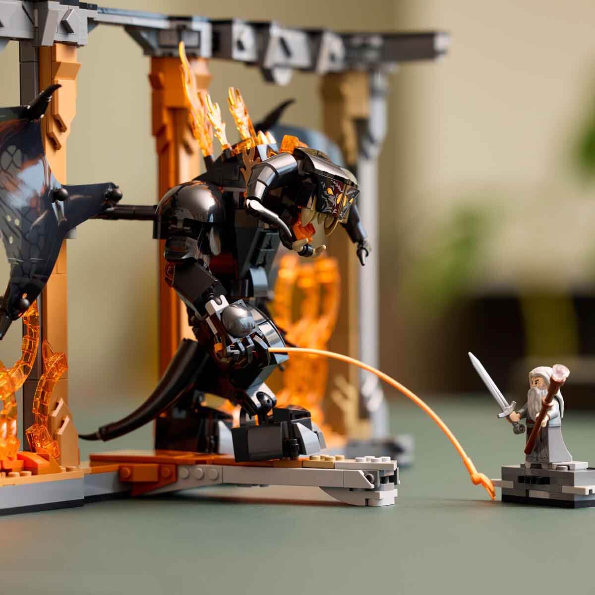 undefined - 29e1e_LEGO_Icons_Yuzuklerin_Efendisi_Balrog_Kitaplik_Dek.jpg