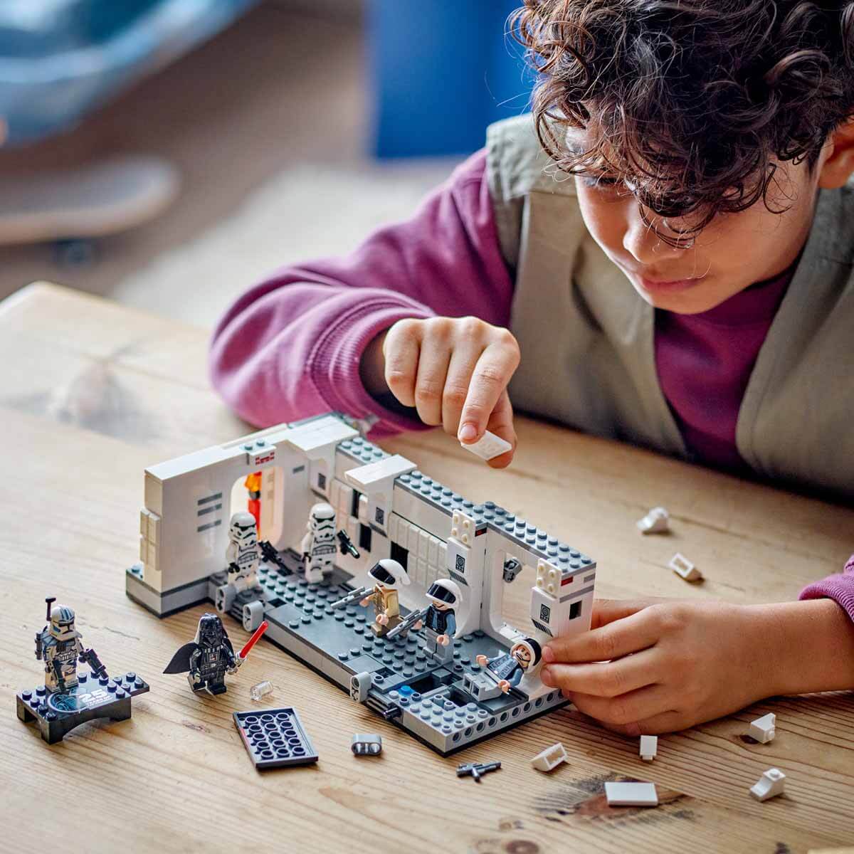 undefined - 2b586_LEGO_Star_Wars_Tantive_IVe_Binis_75387_.jpg
