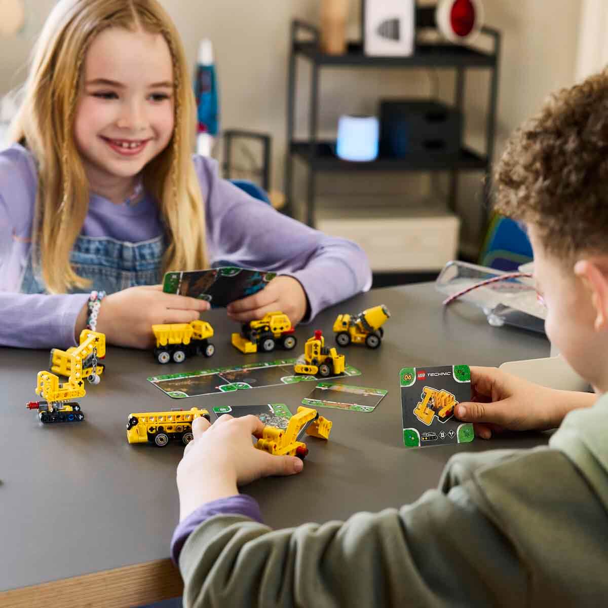undefined - 2eb2c_LEGO_Technic_Guclu_Makineler_42233.jpg