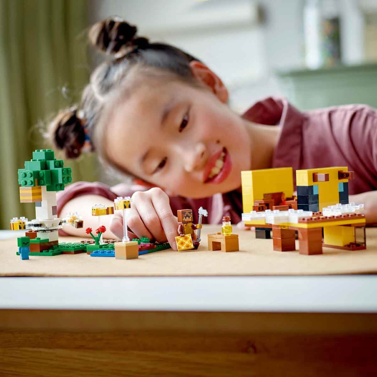 undefined - 2ed78_LEGO_Minecraft_Ari_Evi_21241.jpg