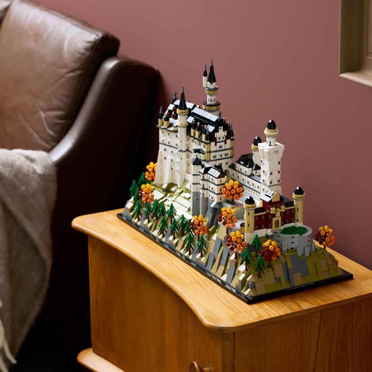 undefined - 325c7_LEGO_Architecture_Neuschwanstein_Satosu_21063_.jpg