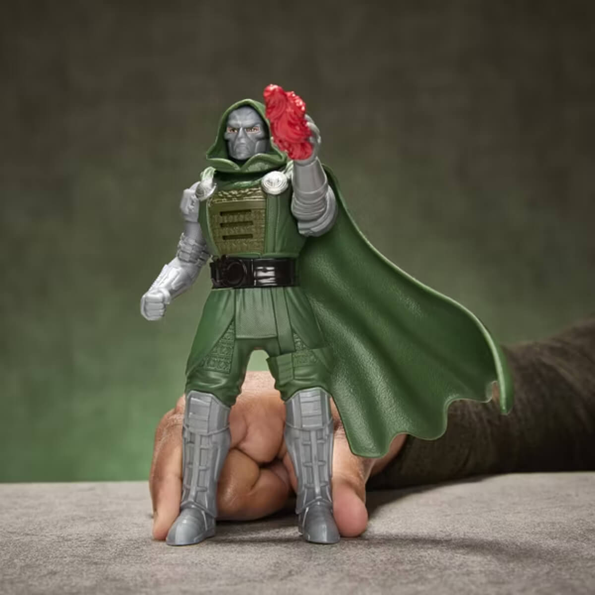 undefined - 353ba_Sesli_Marvel_Avengers_Doomsday_Doctor_Doom_Figuru.jpg