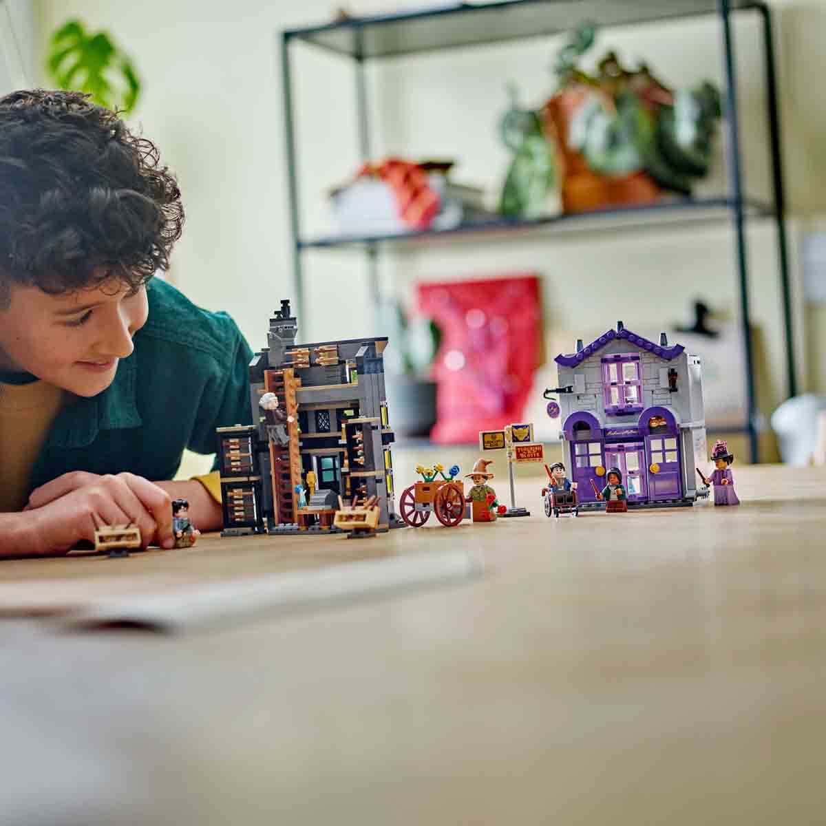 undefined - 384a3_LEGO_Harry_Potter_Ollivanders_ve_Madam_Malkinin_Cu.jpg