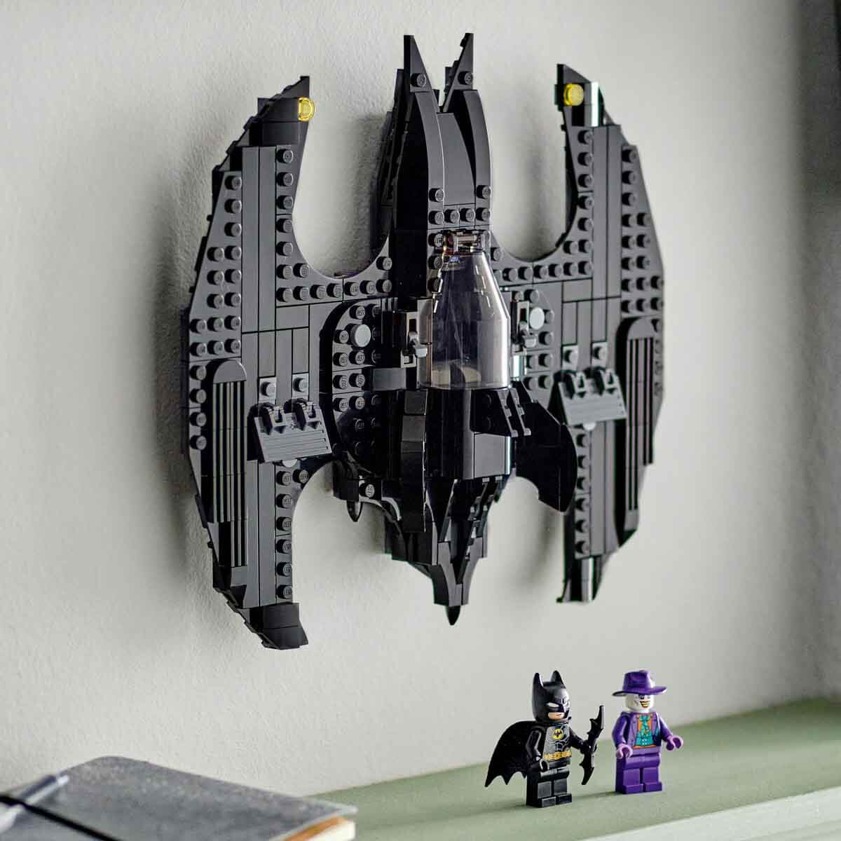 undefined - 38861_LEGO_DC_Batwing__Batman_Joker_e_Karsi_76265.jpg
