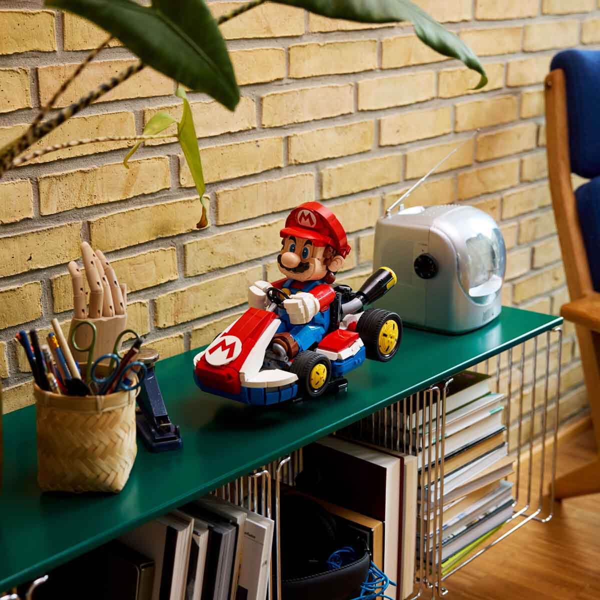 undefined - 393c2_LEGO_Super_Mario_Mario_Kart_Mario_ve_Standard_Kart.jpg