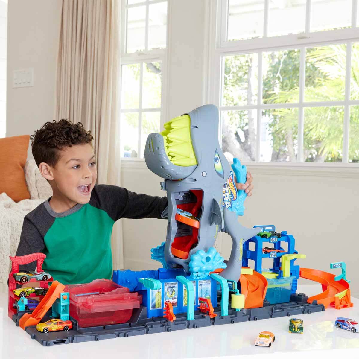 undefined - 39638_Hot_Wheels_Sehri_Muhtesem_Kopek_Baligi_Araba_Yikam.jpg