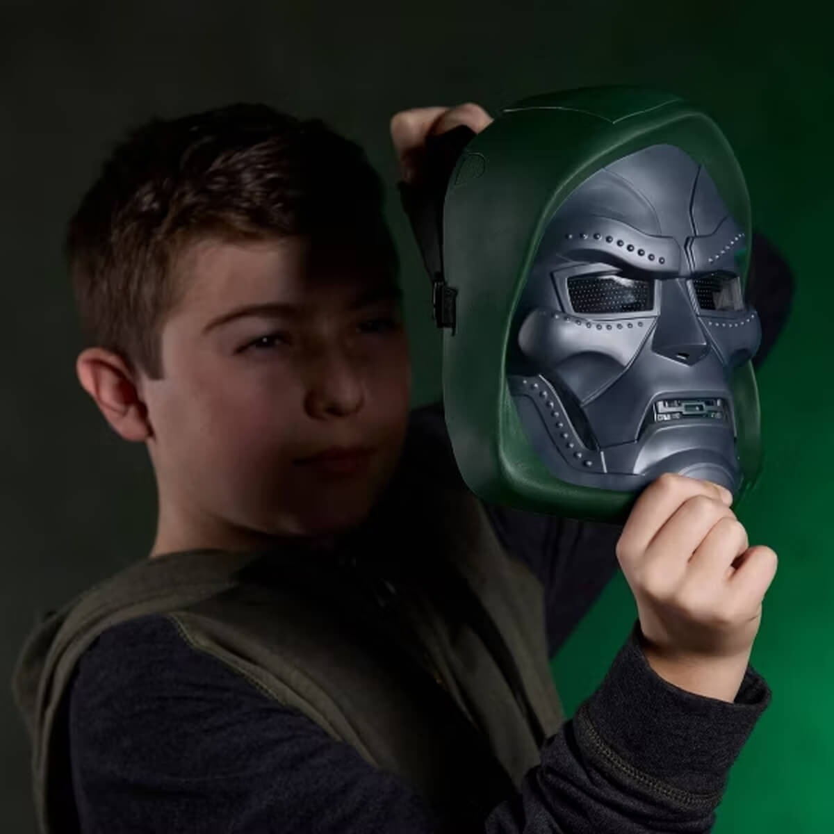 undefined - 3b21f_Isikli_Marvel_Avengers_Doomsday_Doctor_Doom_Maske.jpg