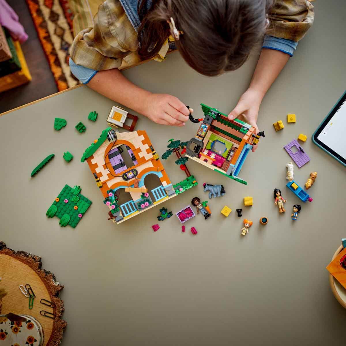 undefined - 3b8f0_LEGO_Friends_Midilli_Ciftligi_ve_Ahir_42654_.jpg