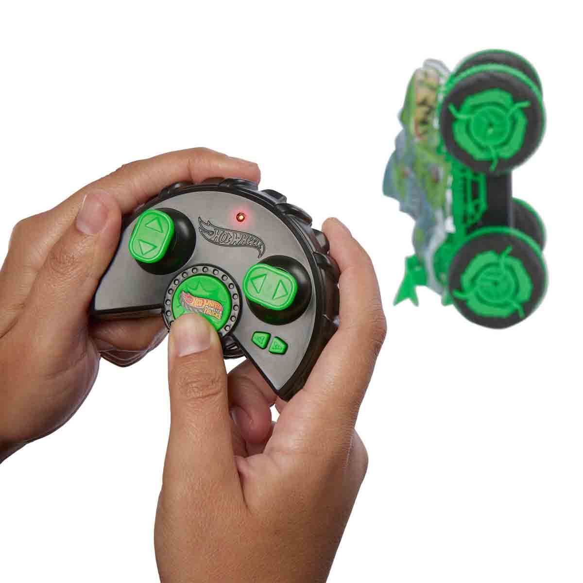 undefined - 3d233_1_15_Hot_Wheels_Monster_Trucks_Mutant_Great_Bite_R.jpg
