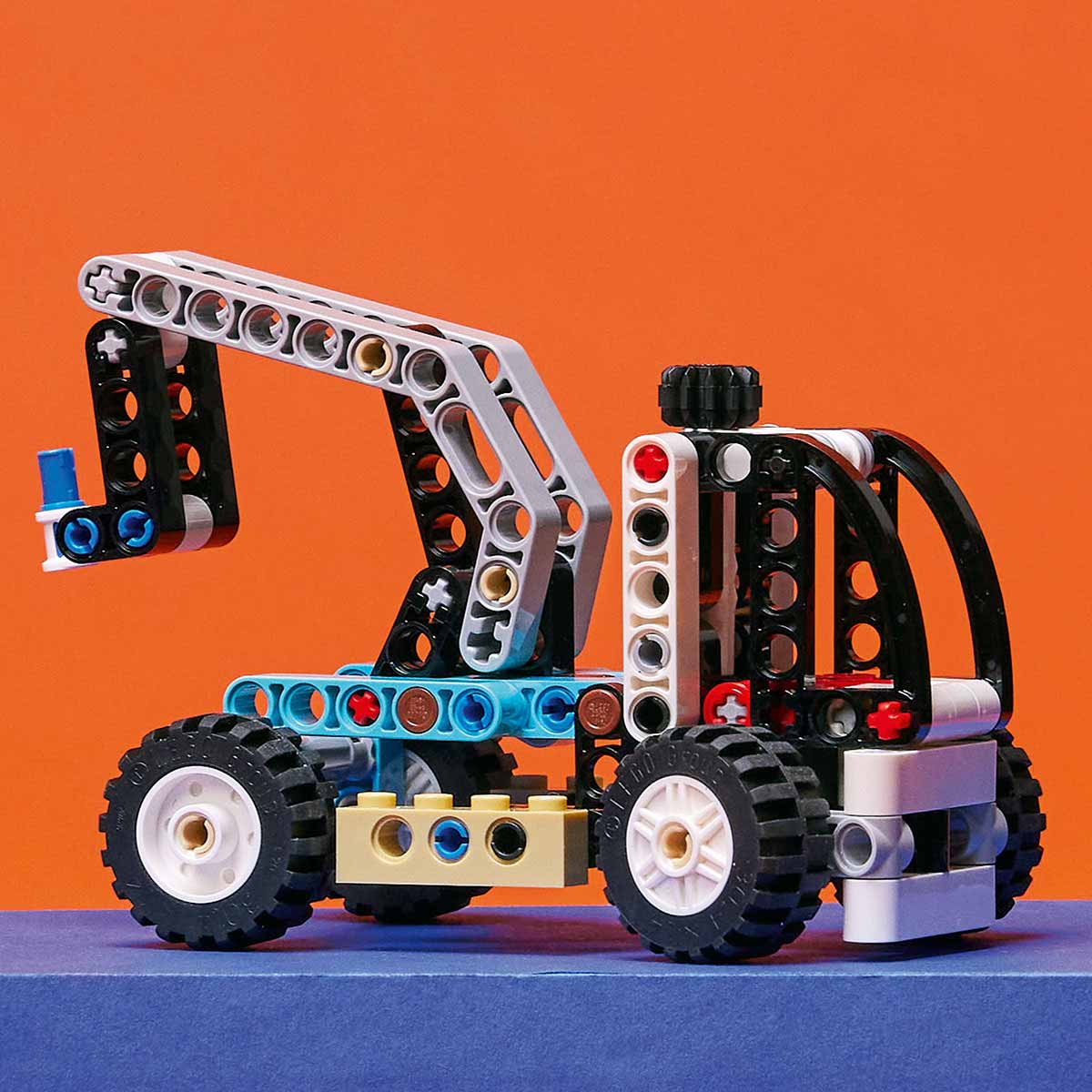 undefined - 3da8f_LEGO_Technic_Teleskopik_Yukleyici_42133.jpg