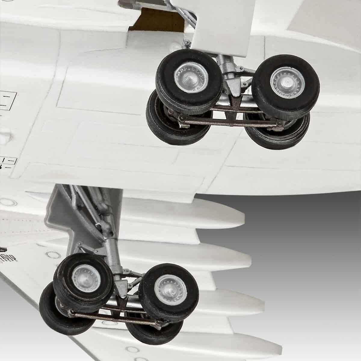 undefined - 3dba7_Revell_1144_Airbus_A330300_Lufthansa_New_Livery_VS.jpg