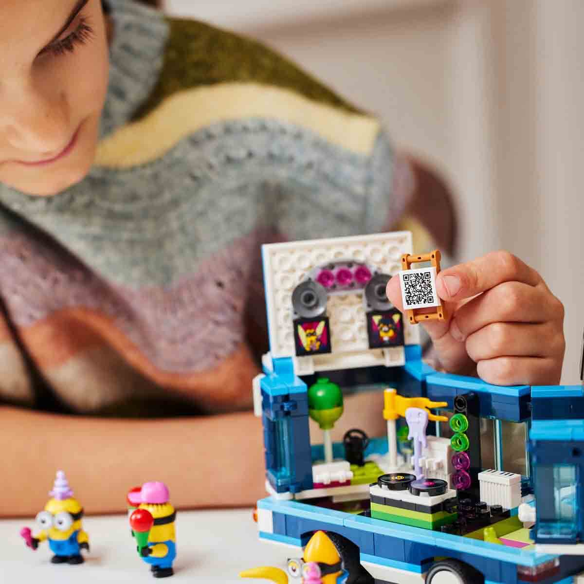 undefined - 41a9e_LEGO_Despicable_Me_4_Minyonlarin_Muzikli_Parti_Oto.jpg