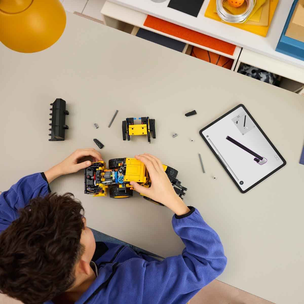 undefined - 463d1_LEGO_Technic_Volvo_L120_Electric_Tekerlekli_Yukley.jpg