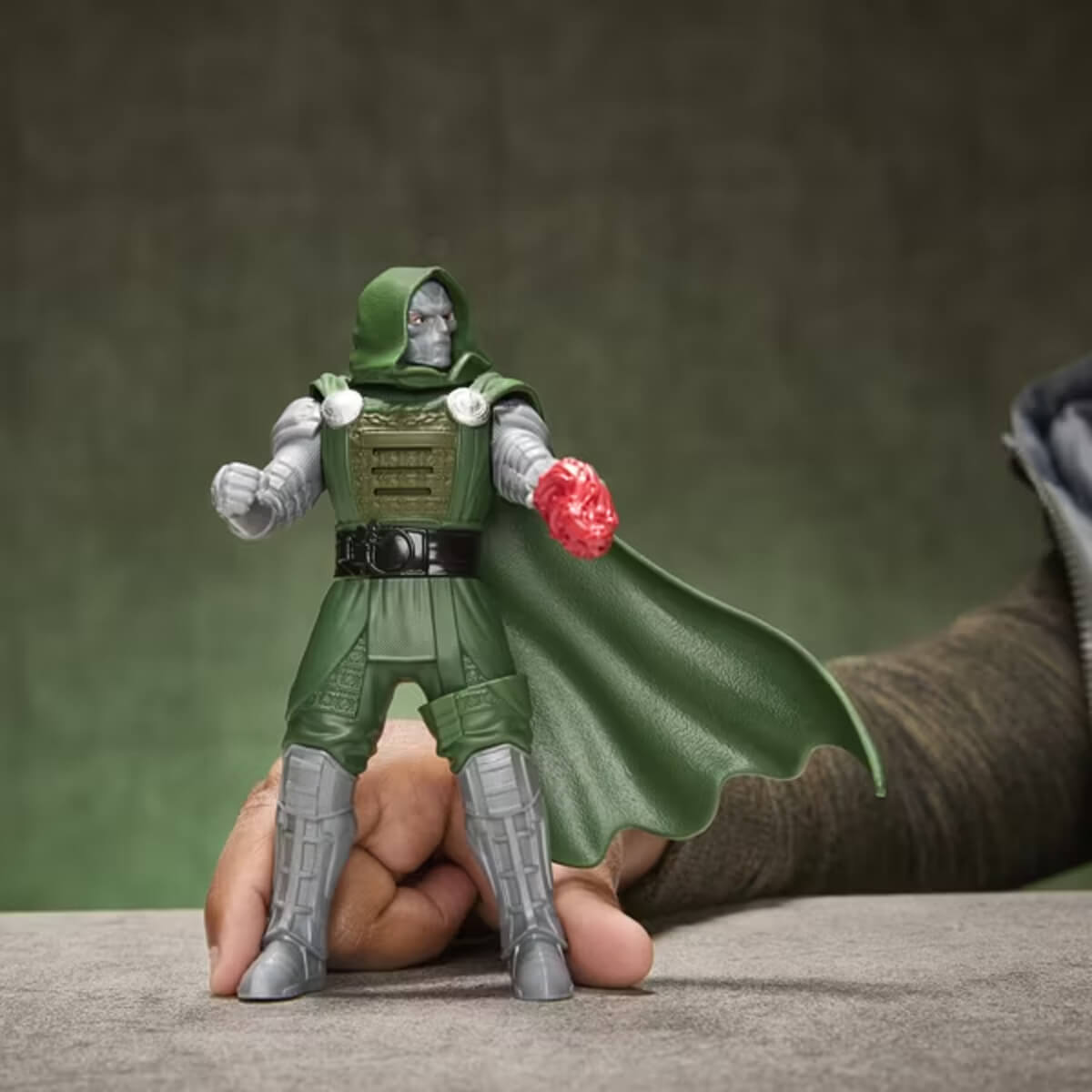 undefined - 47365_Sesli_Marvel_Avengers_Doomsday_Doctor_Doom_Figuru.jpg