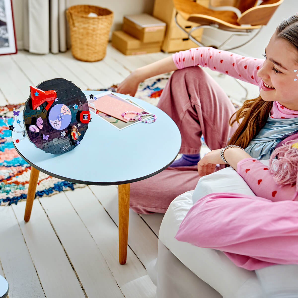 undefined - 4aa1a_LEGO_Editions_Olivia_Rodrigo___nun_Plagi_43028.jpg