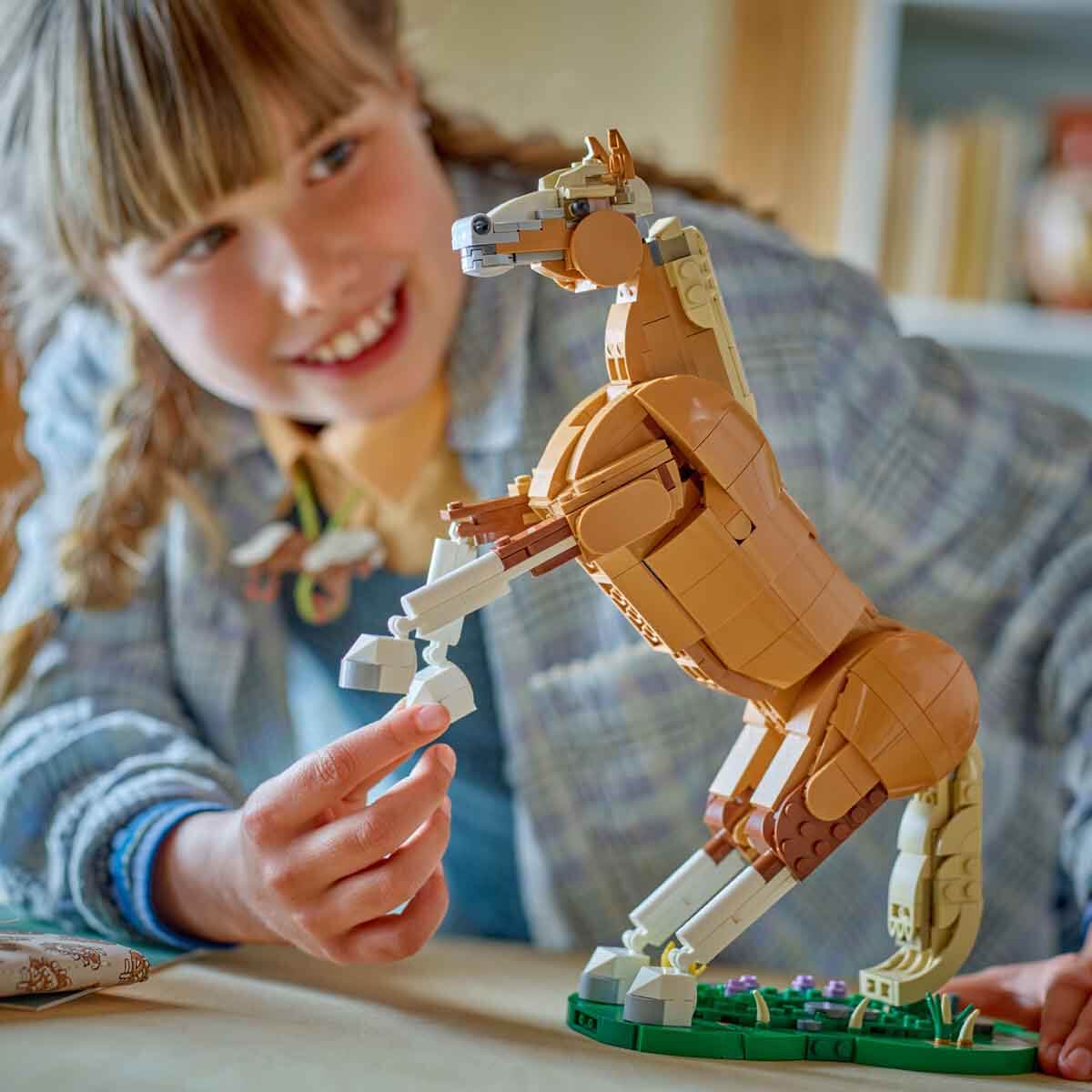 undefined - 4af24_LEGO_Creator_3u_1_Arada_Guzel_At_31166_.jpg