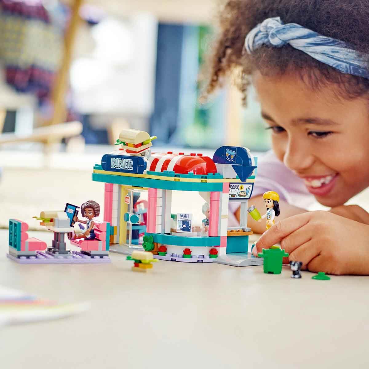 undefined - 4c12f_LEGO_Friends_Heartlake_Sehir_Merkezi_Restorani_417.jpg