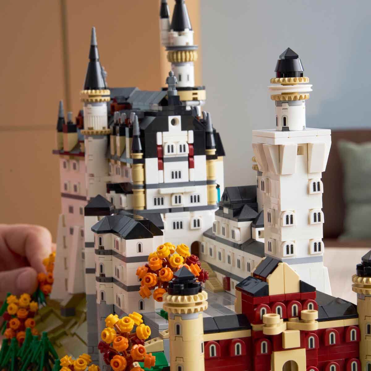 undefined - 4d5f1_LEGO_Architecture_Neuschwanstein_Satosu_21063_.jpg