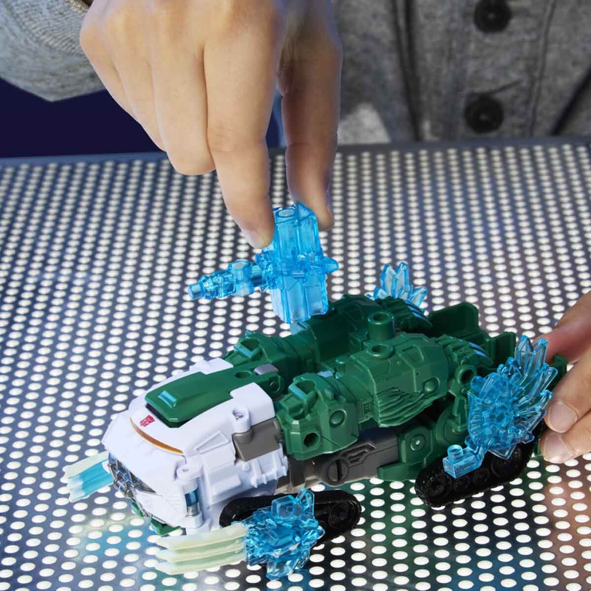 undefined - 4e0ba_Transformers_Cyberworld_Ultimate_Cybers_Changers_F.jpg