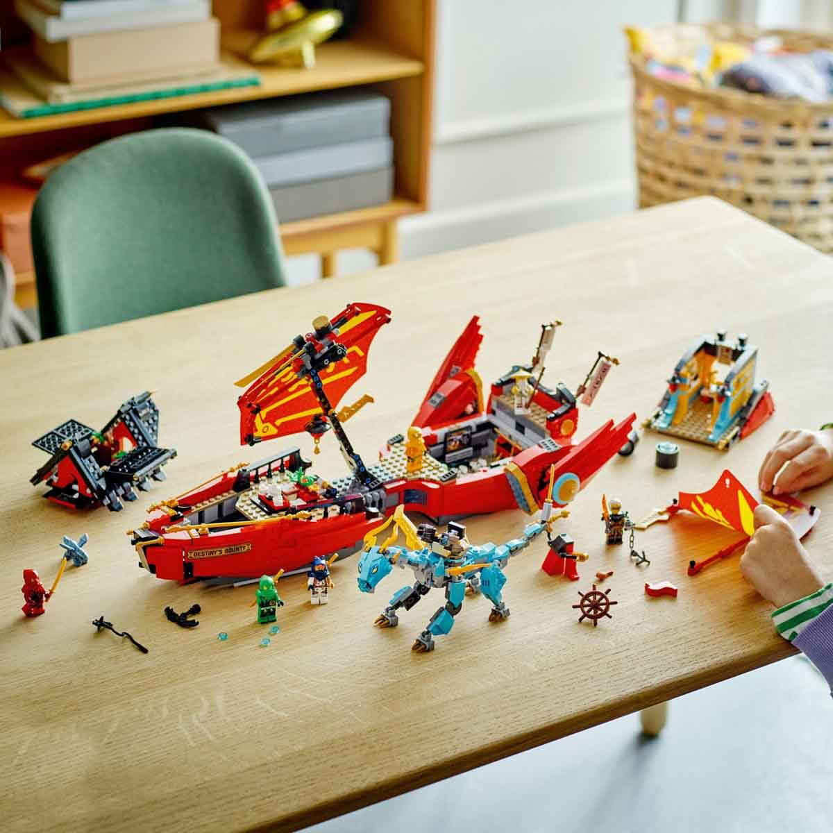 undefined - 4e52a_LEGO_NINJAGO_Destiny___s_Bounty_Zamana_Karsi_Yaris.jpg