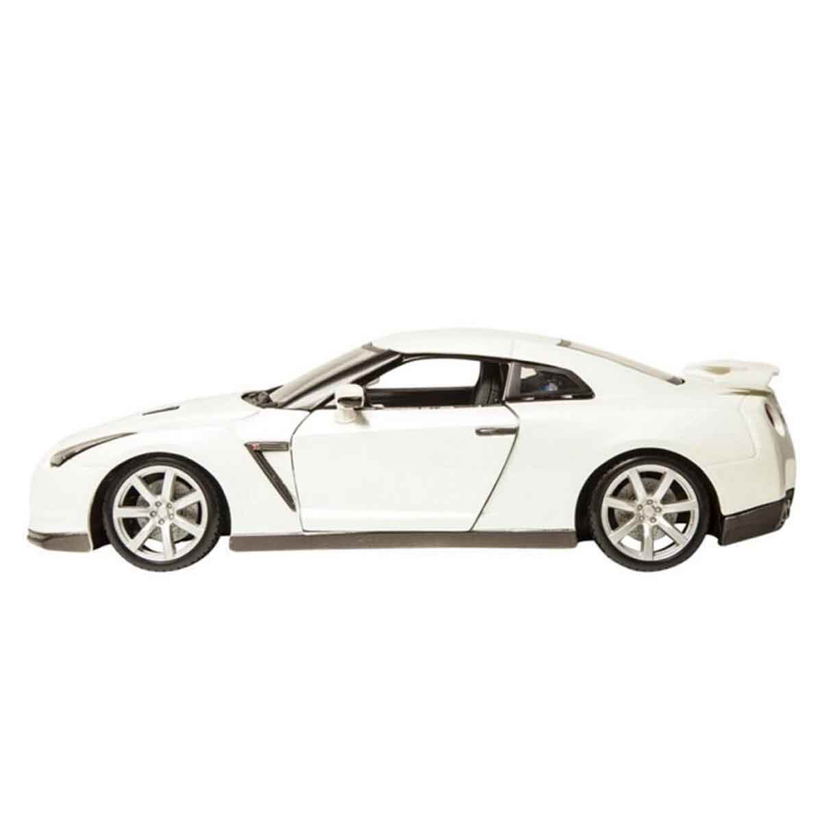undefined - 502f7_1:24_2017_Nissan_GT_R_Model_Araba.jpg
